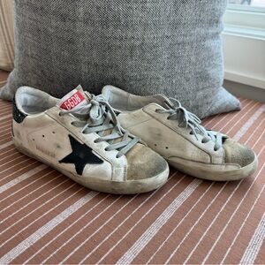 Golden Goose Superstar with black star